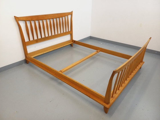 Image 1 of Vintage French double bed by Guillerme et Chambron in solid oak from the 1960s