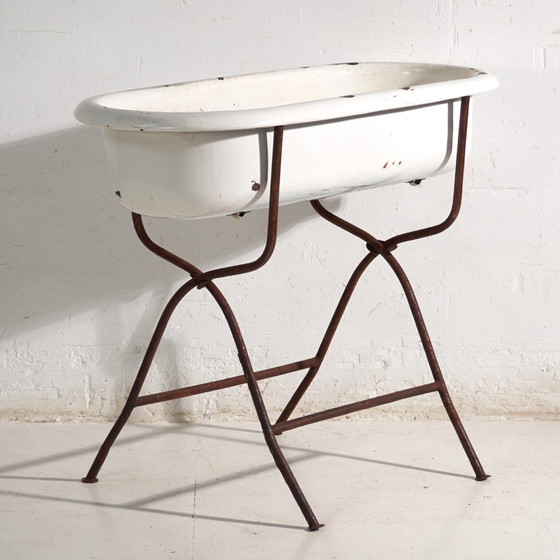 Antique bathtub in enamelled iron – Central Europe, circa 1950 #8 – Decorative Objects, Industrieel (photo 8 of 40)