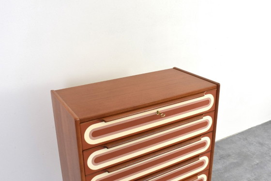 Cómoda de teca pintada a mano con estilo Op Art de mediados de siglo, década de 1960. – Wood (photo 13 of 17)