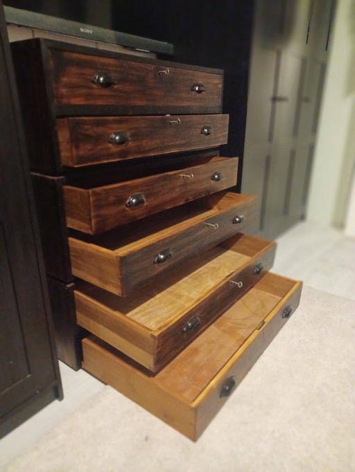 Gorgeous chest of drawers Pick up only
