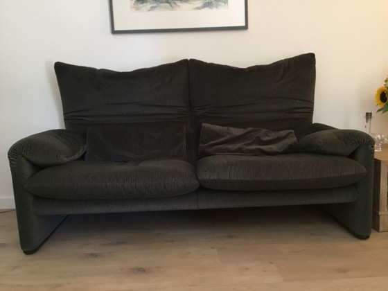 Cassina 2,5-Sitzer Stoffsofa – Textile (photo 3 of 5)