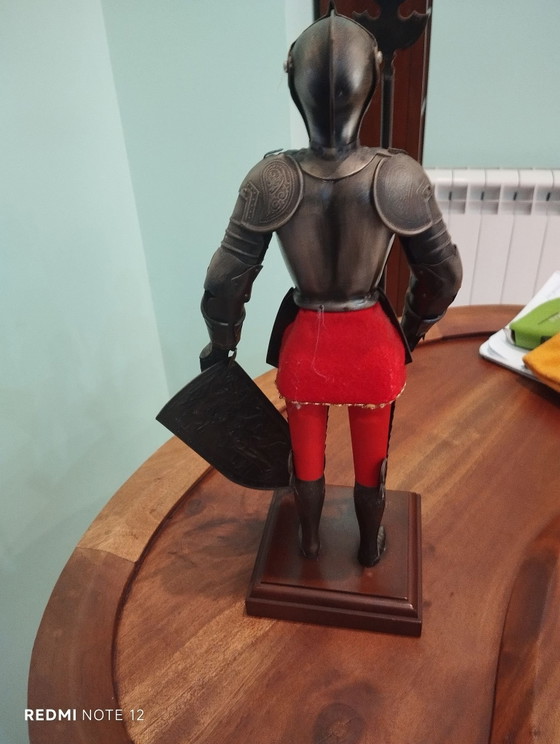 Figura in armatura – Sculture, Metallo, Tessile (photo 2 of 5)