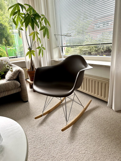 Eames model rocking chair schommelstoel
