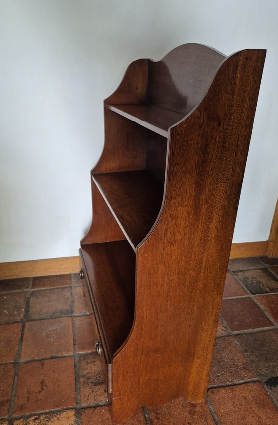 Image 1 of Armario de pared clásico inglés compacto Bevan Funnell, "Waterfall" Armario de pared de caoba / Estantería, librería