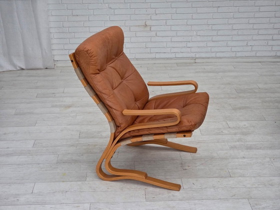 Image 1 of Noorse fauteuil uit de jaren 70, model "Kengu", meubelleer.