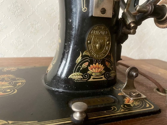 Image 1 of Art Nouveau naaimachine