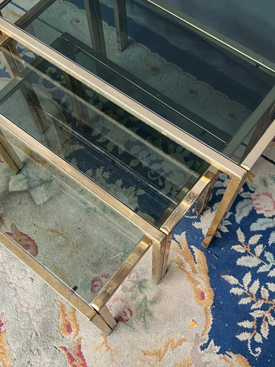 Ensemble de trois tables gigognes de style Hollywood Regency., Tables d'appoint, Laiton (photo 5 sur 6)