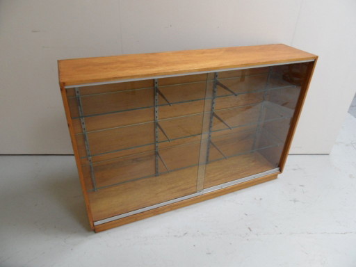 Vintage winkelkast vitrinekast