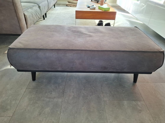 Image 1 of ¡Hermoso sofá de 4 plazas y reposapiés en ecopiel, gris oscuro!