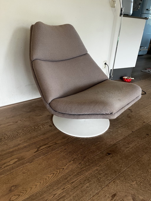 Artifort f511