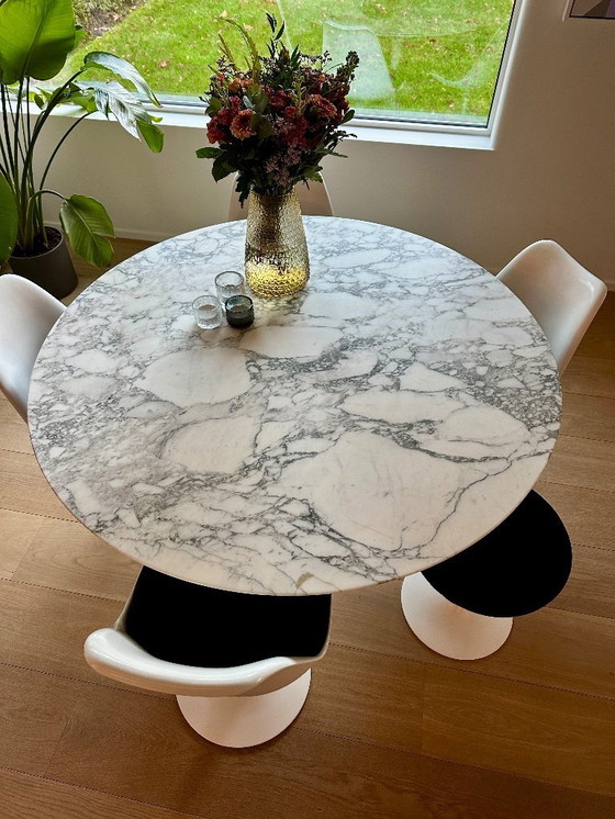 Image 1 of Knoll Saarinen Tulip dining table round