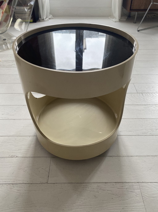 Opal, bijzettafel in futuristische stijl