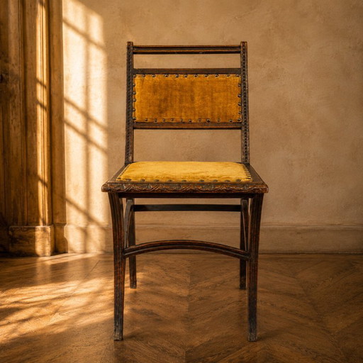 Art Nouveau massief houten fluwelen eetkamerstoel met messing siernagels, 1900-1910