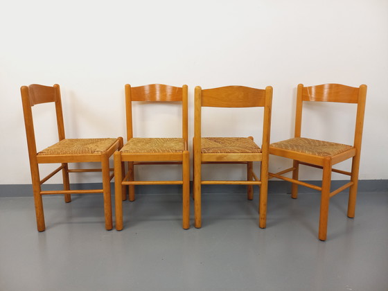 Image 1 of Suite van 4 Vintage Brutalistische stoelen in licht hout en stro uit de jaren 70 en 80