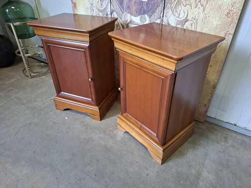 Tables de chevet anglaises classiques, mobilier de chambre, dimensions 41x33cm et 62cm de hauteur.