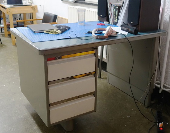 Image 1 of Gispen desk