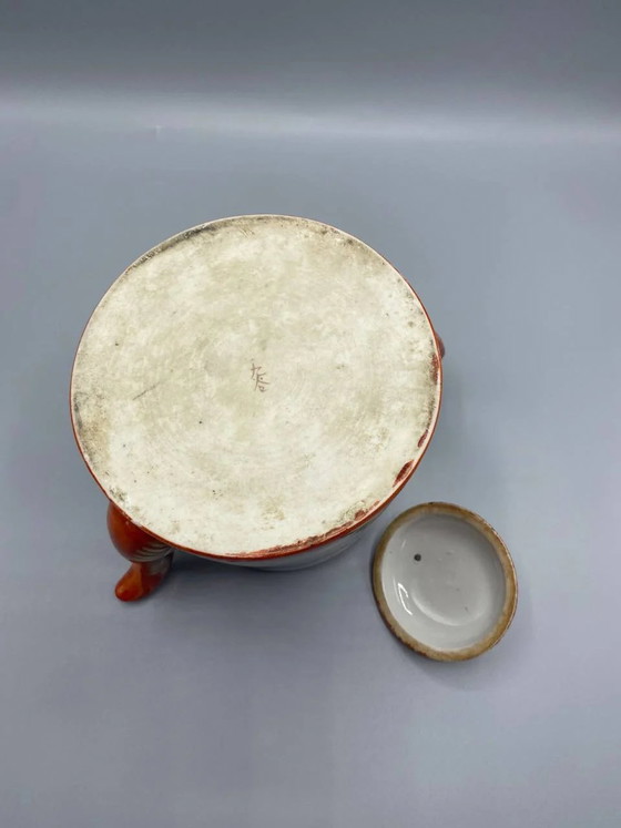 Théière en porcelaine japonaise Kutani, décor de geishas peint à la main, émail rouge et or – Objets déco (photo 6 of 8)