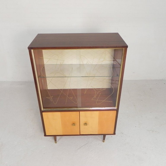 Image 1 of Vitrina de estilo futurista con puertas correderas de cristal, Bélgica, década de 1960.