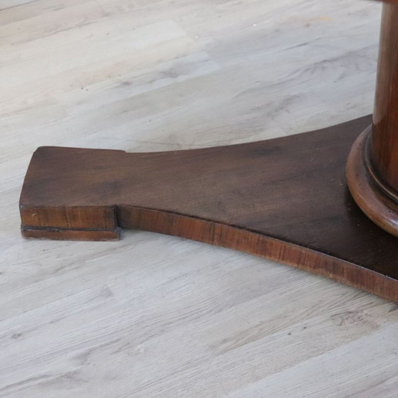 Image 1 of Antique Round Table in Walnut, Italy Early 19th Century