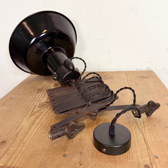 Image 1 of Industriële zwarte emaille schaarplafondlamp, jaren 30