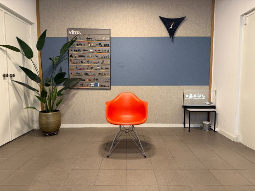 Vitra | Eames | DAR | Poppy Red & Eiffel-Onderstel | 1 Stuk – stoelen fauteuils, Metal, Plastic (photo 2 of 9)