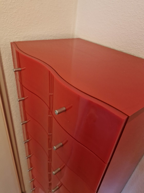 Image 1 of Cómoda roja de alto brillo