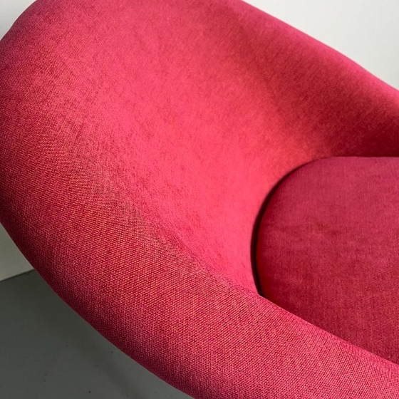Image 1 of Franse fauteuil in mid-century modern stijl uit de jaren 70: roze chenille Olympia-stoel