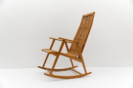 Image 1 of Sedia a dondolo in legno e rattan della Deutsche Werkstätten Hellerau, anni '60