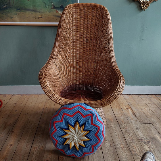 Image 1 of Vintage rieten of rotan stoel met Vintage kussen
