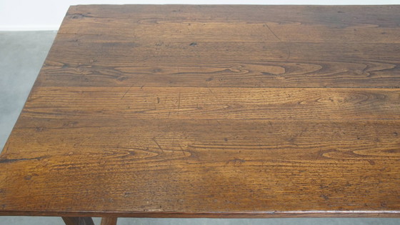 Image 1 of Ancienne table de salle à manger paysanne en châtaignier pour 4 à 6 personnes avec deux tiroirs du début du 19ème siècle