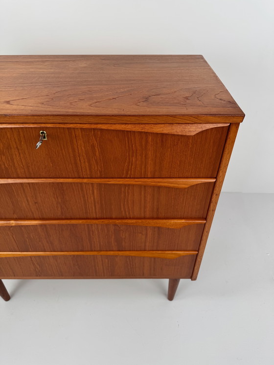 Image 1 of Commode danoise vintage – Élégante commode en teck de style Mid-Century Design