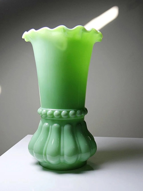 Grande vaso antico in cristallo opalino verde giada, circa . – Vasi, Vetro (photo 15 of 15)