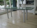 table à manger moderne en verre