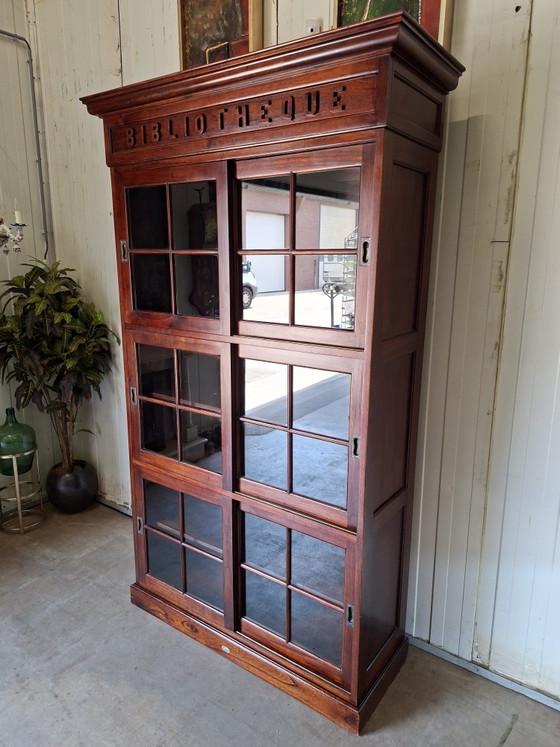 Image 1 of Classic library bookcase, display cabinet with sliding doors, dimensions 134x51cm and 225cm high.