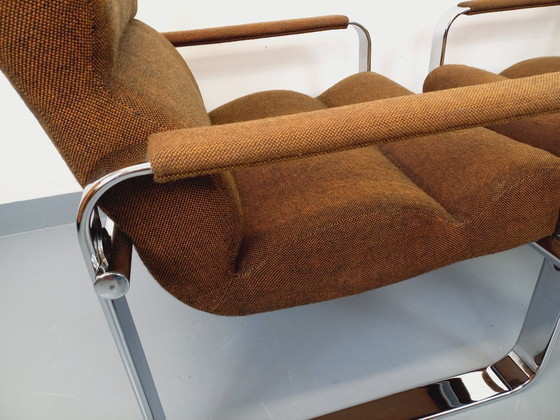 Image 1 of Een paar vintage Eero Aarnio fauteuils voor Framac, uitgevoerd in stof en chroom, uit de jaren 60 en 70.