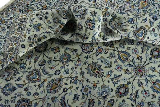 Image 1 of Signed Kashan cork - 397 x 306 cm - Pistachio green