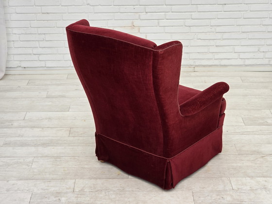 Image 1 of Chaise danoise à dossier haut des années 1970, velours rouge cerise, pieds en frêne