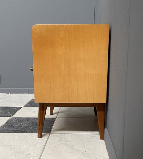 Image 1 of Mobile comodino in legno biondo con piano in vetro