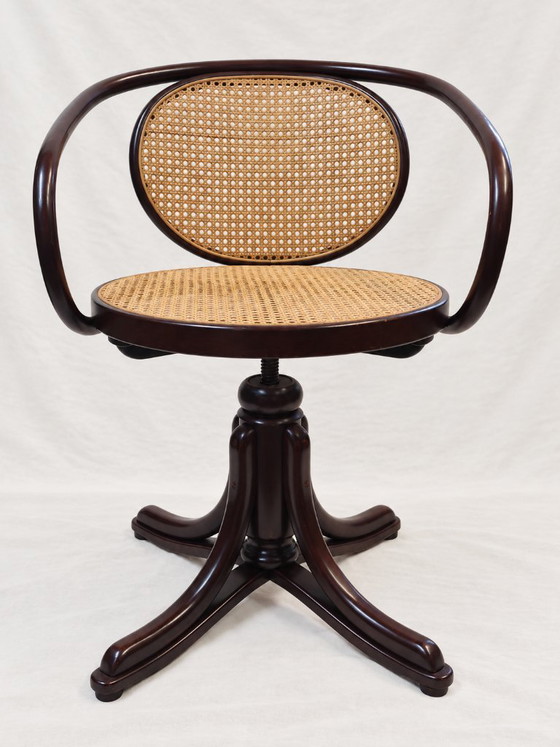 Sedia girevole originale Thonet Modello 5501 – Legno curvato e paglia di Vienna – Sedie da pranzo, Metallo (photo 2 of 7)