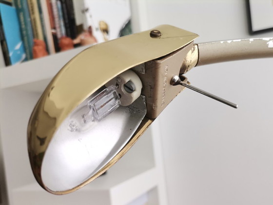 Image 1 of Lampada da terra alta e modernista, color oro, regolabile in altezza e con dimmer.