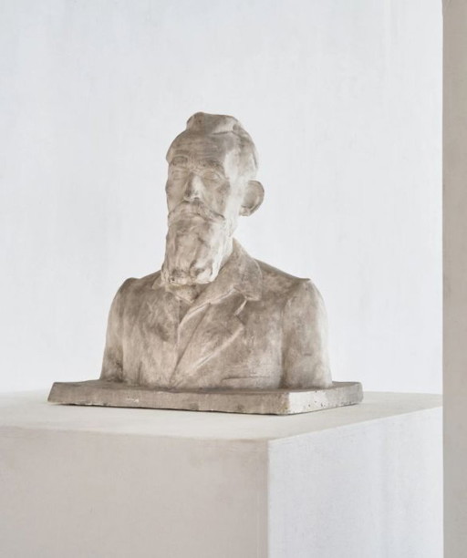 Nelly Pourbaix bust 1940s