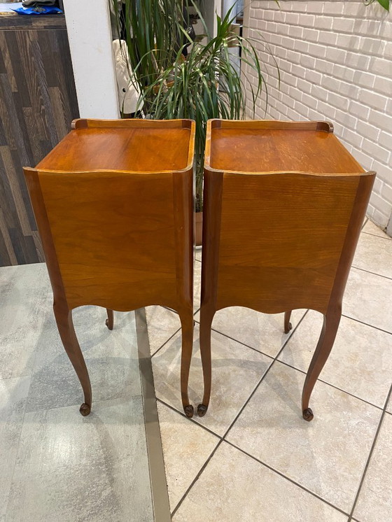 Image 1 of Coppia di comodini in stile Luigi XV con cassetto e nicchia