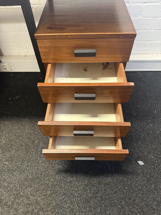 Image 1 of Bureau vintage design milieu du siècle, placage teck années 1960