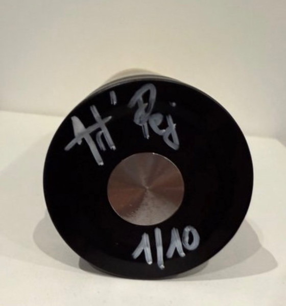 Image 1 of Bullet Chanel, hand signed no. 1/10, size XL. Certificate of authenticity from the artist. Excellent condition.