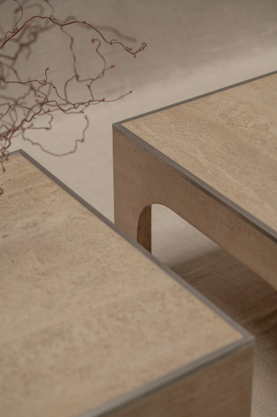 Image 1 of Set architettonico di tavolini in travertino, dopo Willy Ballez