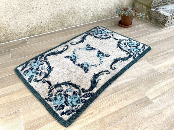 Image 1 of Alfombra azul de pura lana 125x78cm