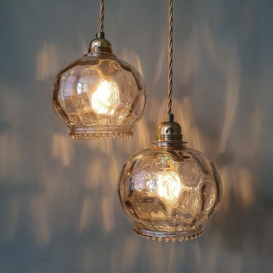 Set vintage di lampade a sospensione color ambra con vetro testurizzato – Metal (photo 5 of 16)