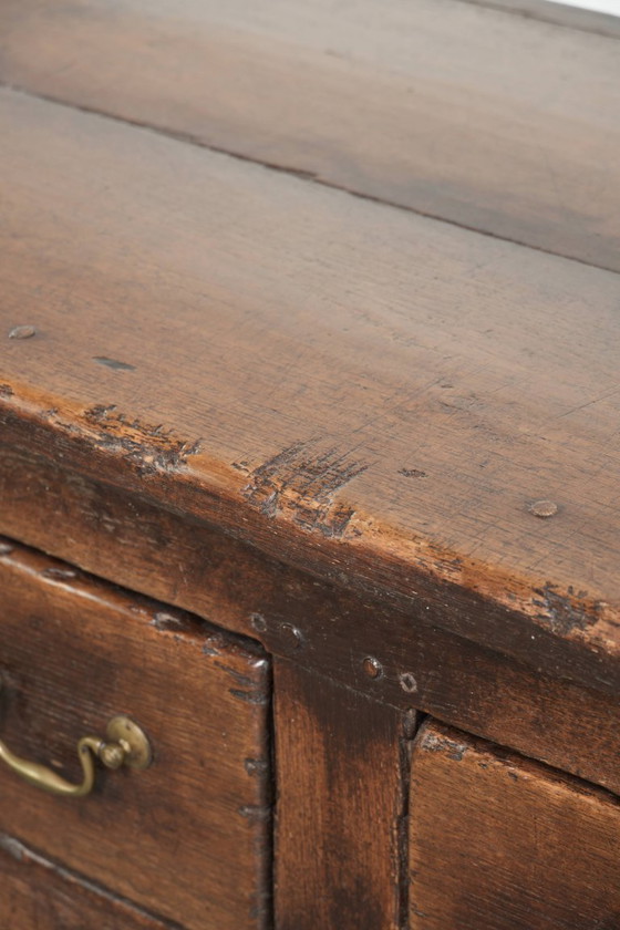 Image 1 of Robusta credenza antica in stile inglese del XIX secolo, con un bellissimo aspetto rustico e una splendida patina.
