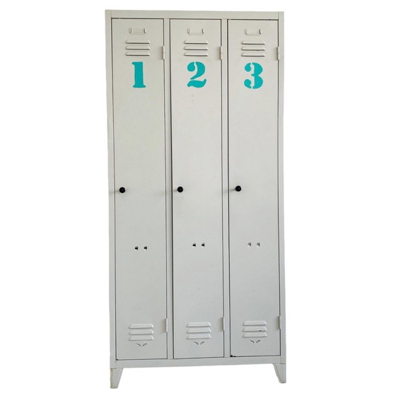 Image 1 of Armoire à casiers vintage gris industriel