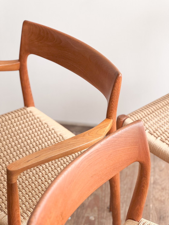 Image 1 of Sillas de comedor danesas de teca de mediados de siglo nº 57 y 77 de Niels O. Møller, J. L. Moller, juego de 6